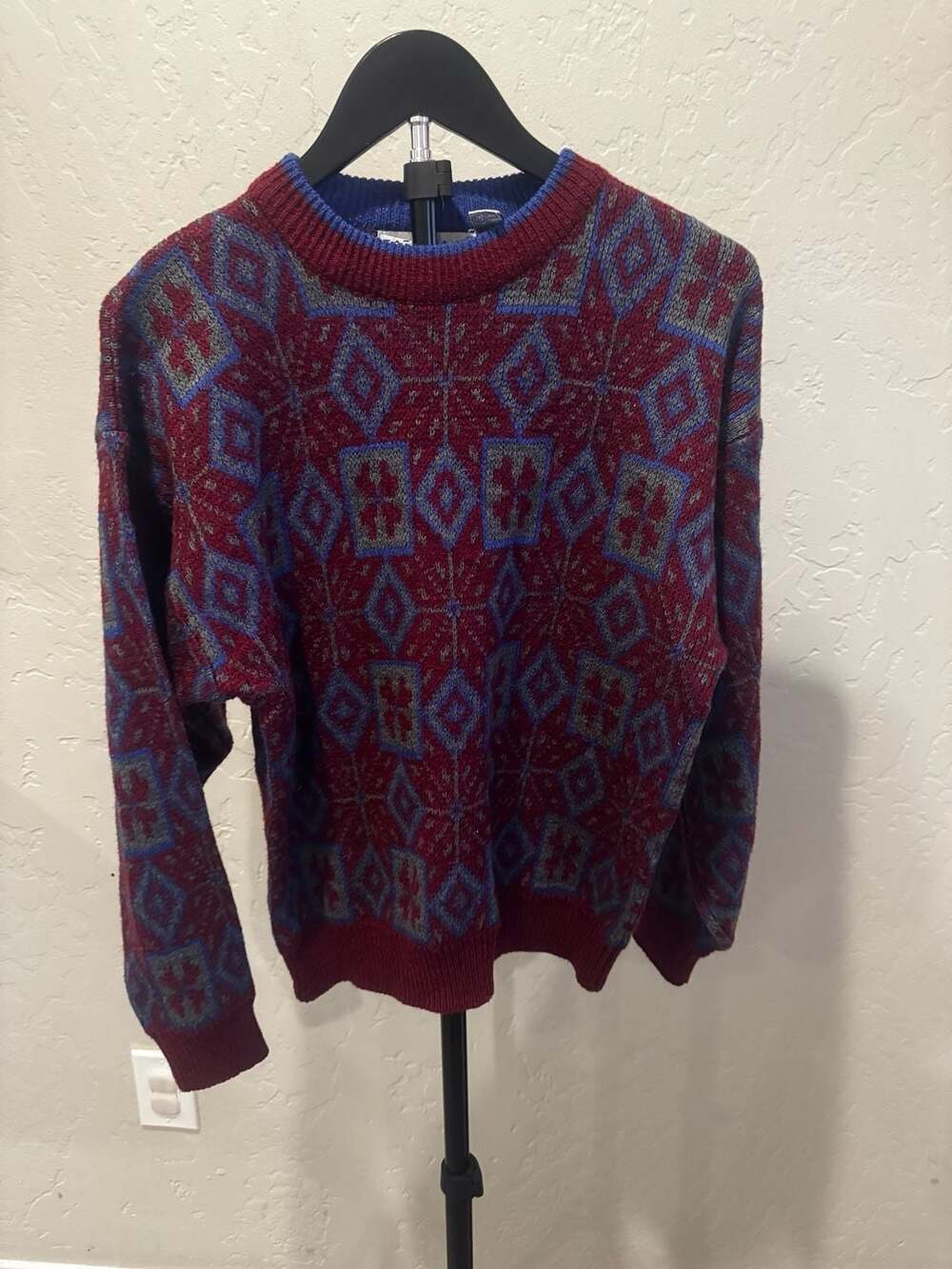 Saturdays Vintage Geometric Pattern Crewneck Pullover Sweater Maroon Blue Medium